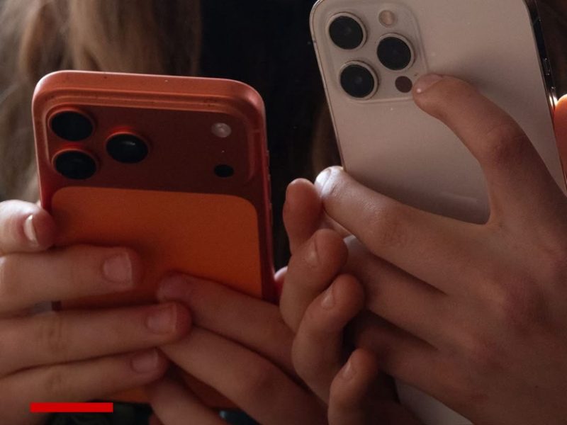🚨BREAKING: SMARTPHONES ARRIVED JUST BEFORE THE US FERTILITY RATE PLUNGED. ONE STUDY SAYS IT’S